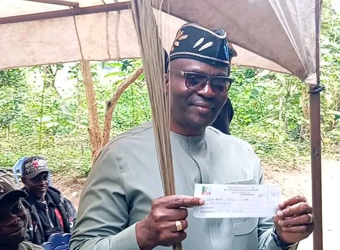 Ukanafun APC Welcomes Former PDP Gubernatorial Aspirant, Elder Samuel Jonah Akpan 'AKRO'