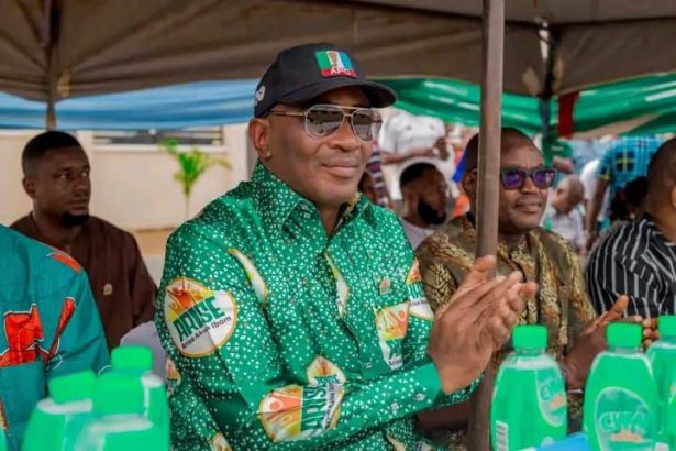 Akwa Ibom SSG, Prince Enobong Uwah , Urges APC Members to Embrace E-Registration
